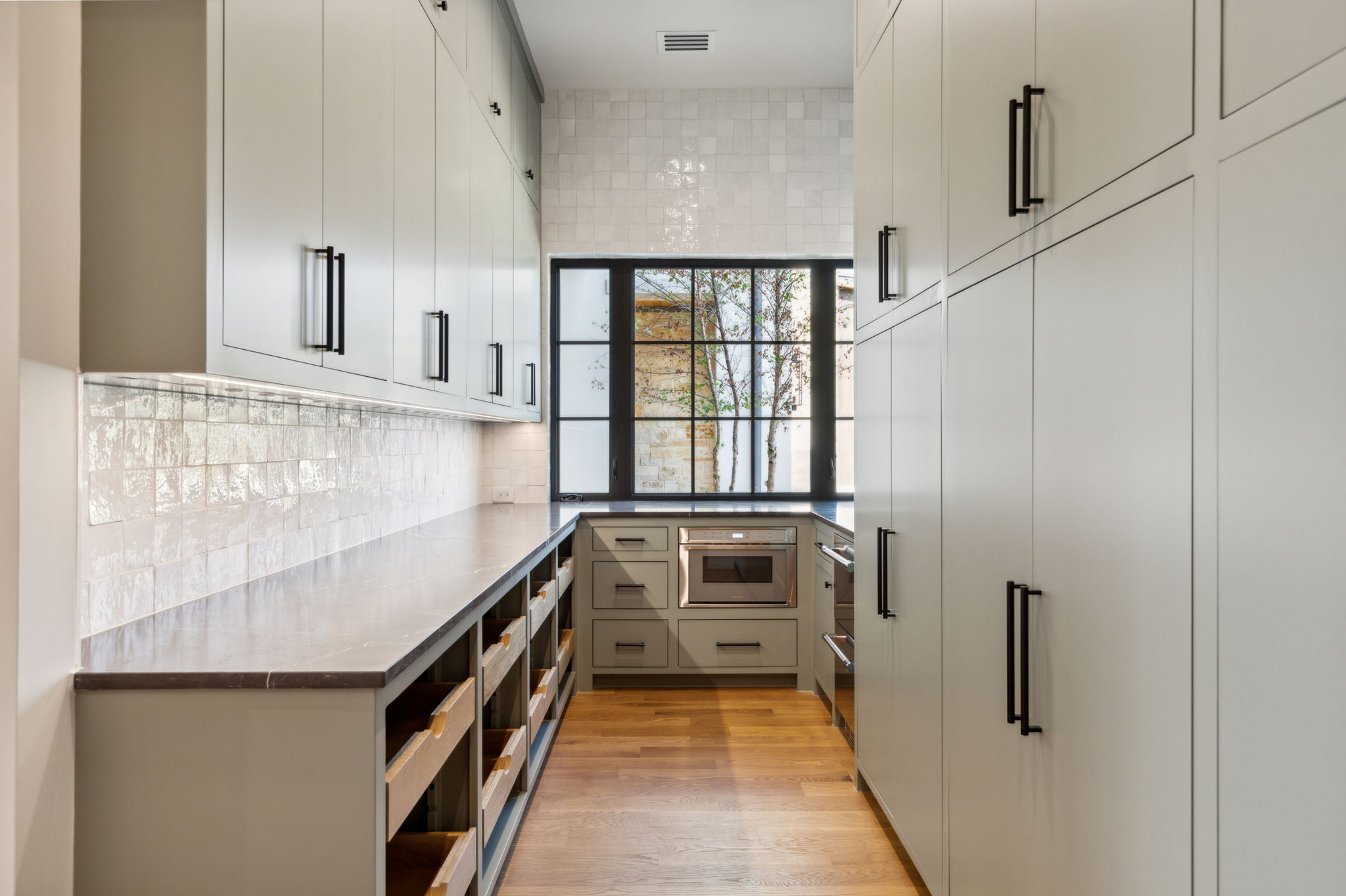 2600 Magnolia Circle — Butler's Pantry