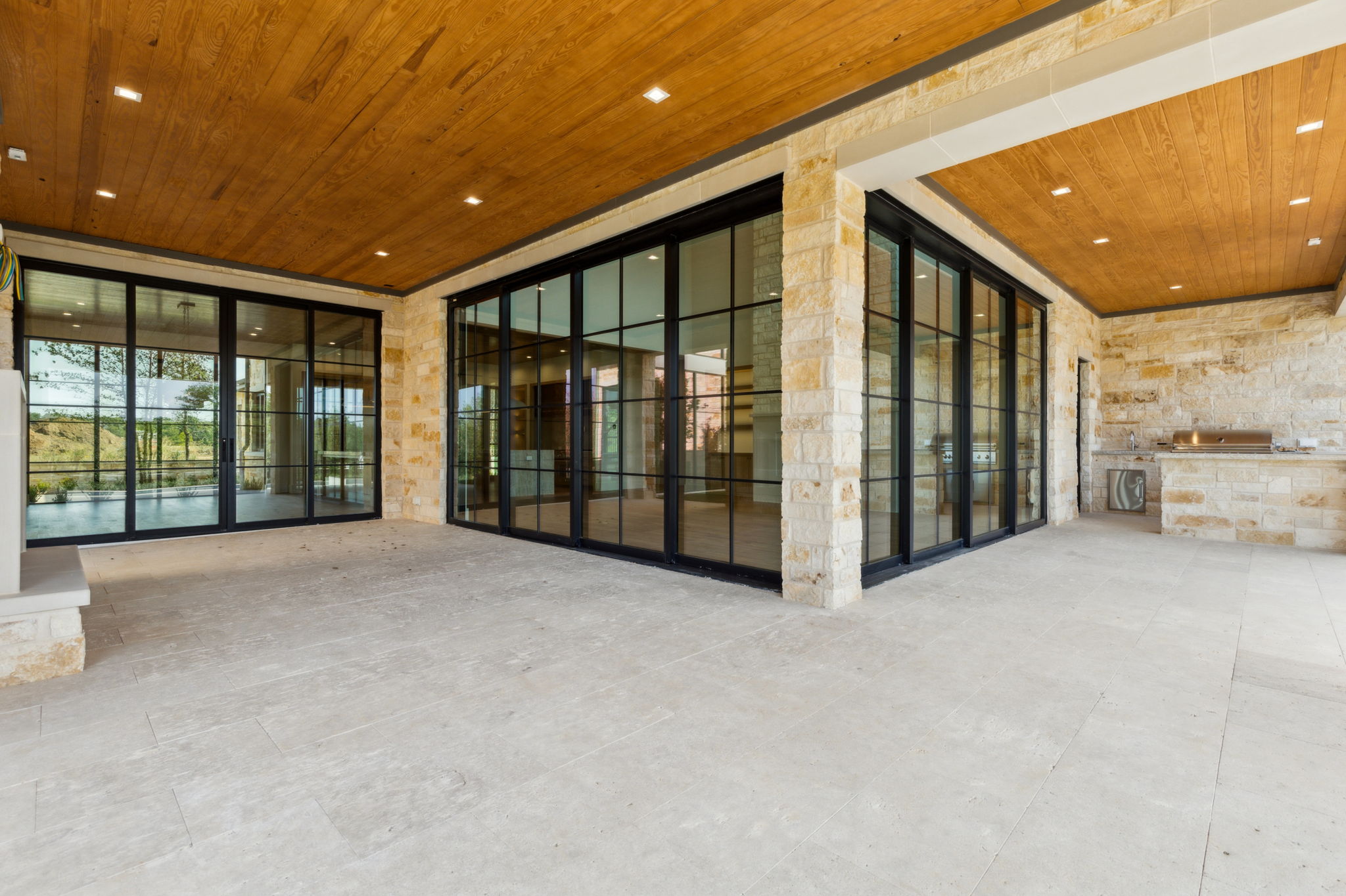2600 Magnolia Circle — Covered Patio