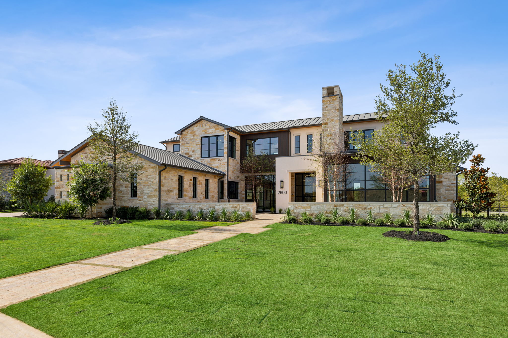 2600 Magnolia Circle — Front Exterior 1
