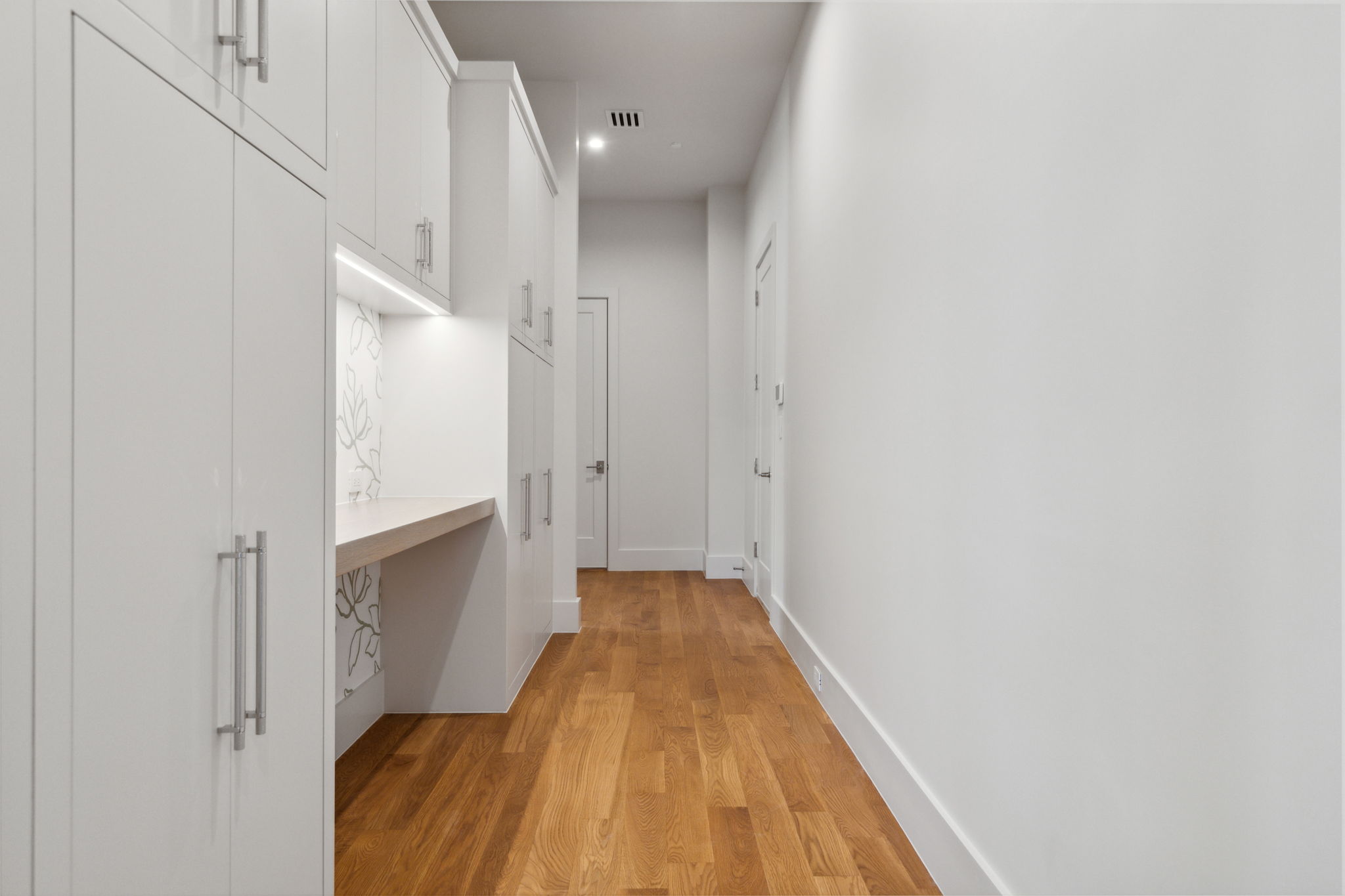 2600 Magnolia Circle — Hallway