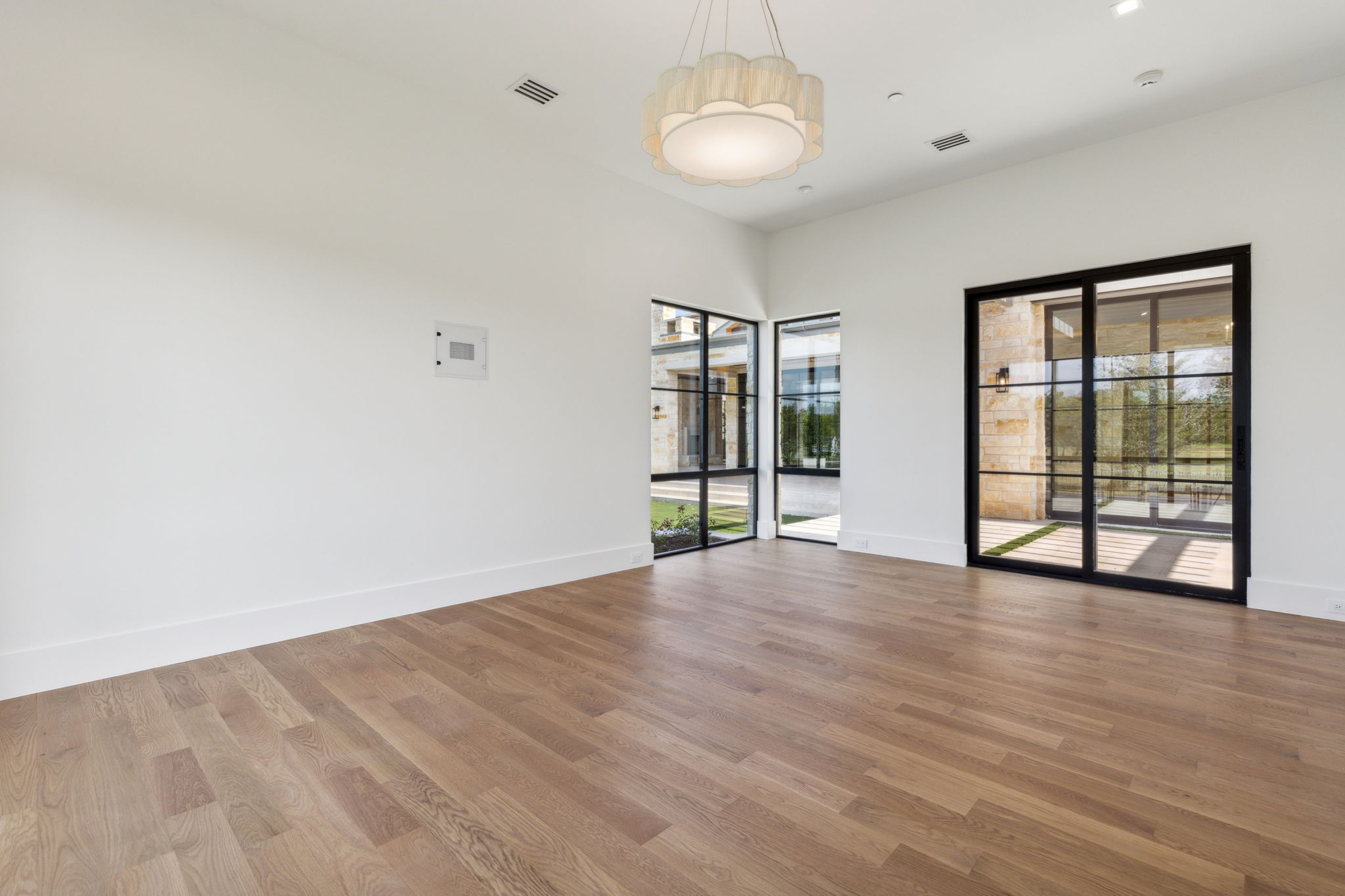 2600 Magnolia Circle — Living Room 2