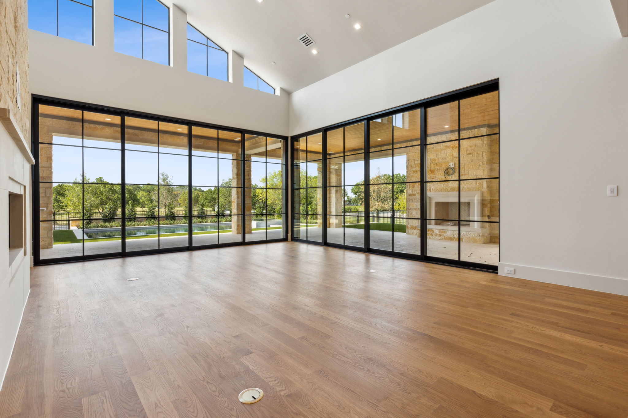 2600 Magnolia Circle — Living Room 3