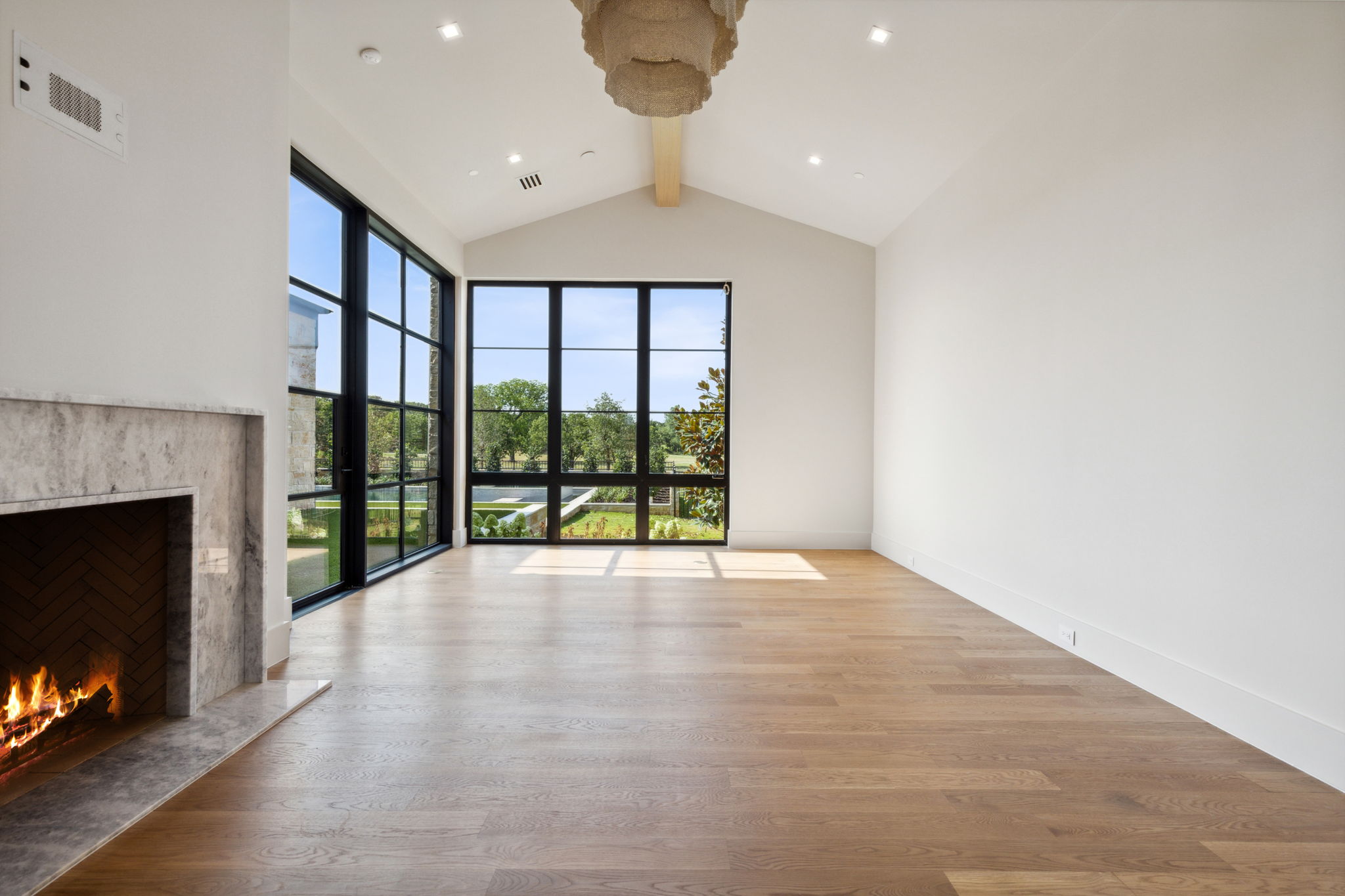 2600 Magnolia Circle — Living Room 4