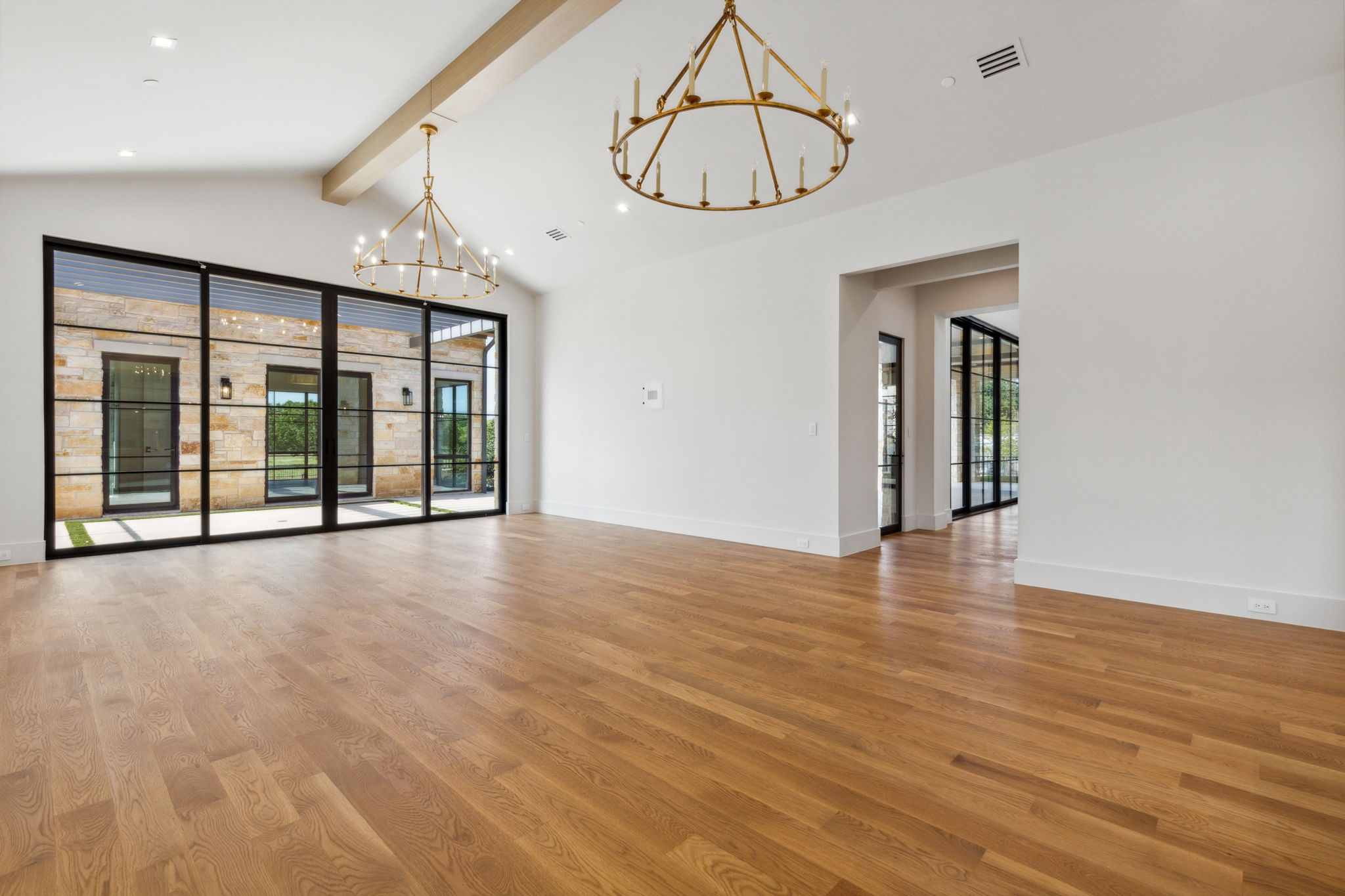 2600 Magnolia Circle — Living Room 6
