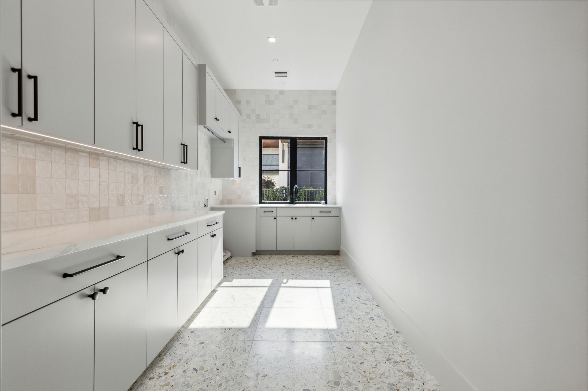 2600 Magnolia Circle — Prep Kitchen