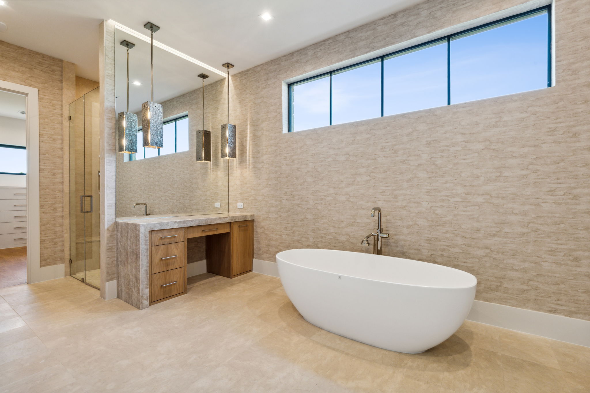 2600 Magnolia Circle — Primary Bathroom